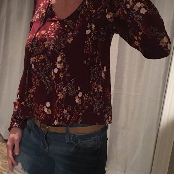 NEW Beautiful Fall Flowing Flower Top - Picture 4 of 4